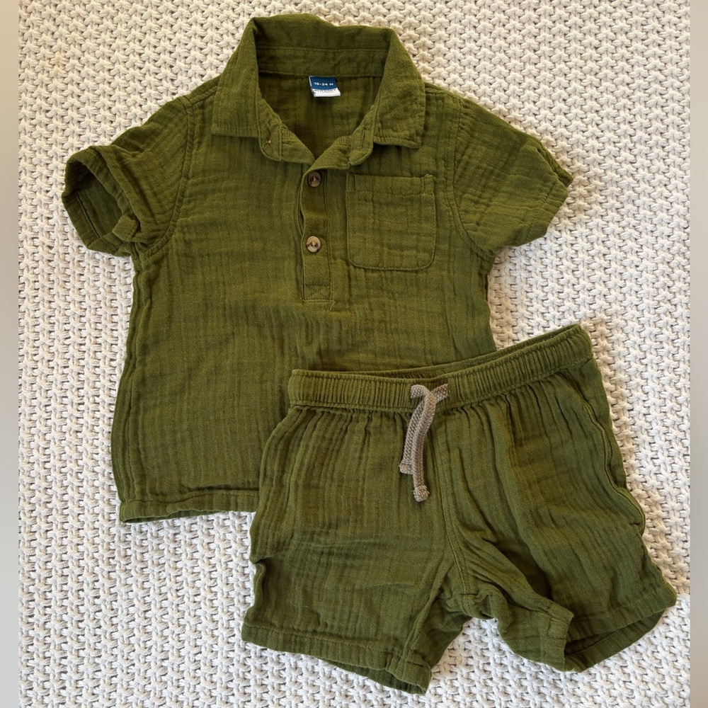 OLD NAVY Green Toddler Shirt and Shorts Set